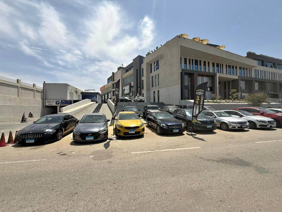 🚗 *فرصة مميزة لمعرض سيارات في أكتوبر* وحدة تجارية مميزة في Shadows Business Park