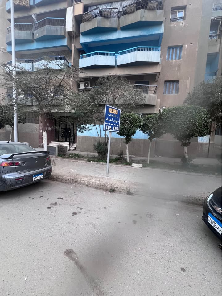 للبيع شقه في الشيخ زايد الحي الاول ١٠٨م